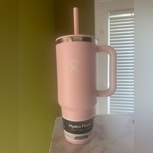 Pink (trillium) hydro flask 40 oz tumbler *BRAND NEW!!*
*LABEL STILL ATTACHED*